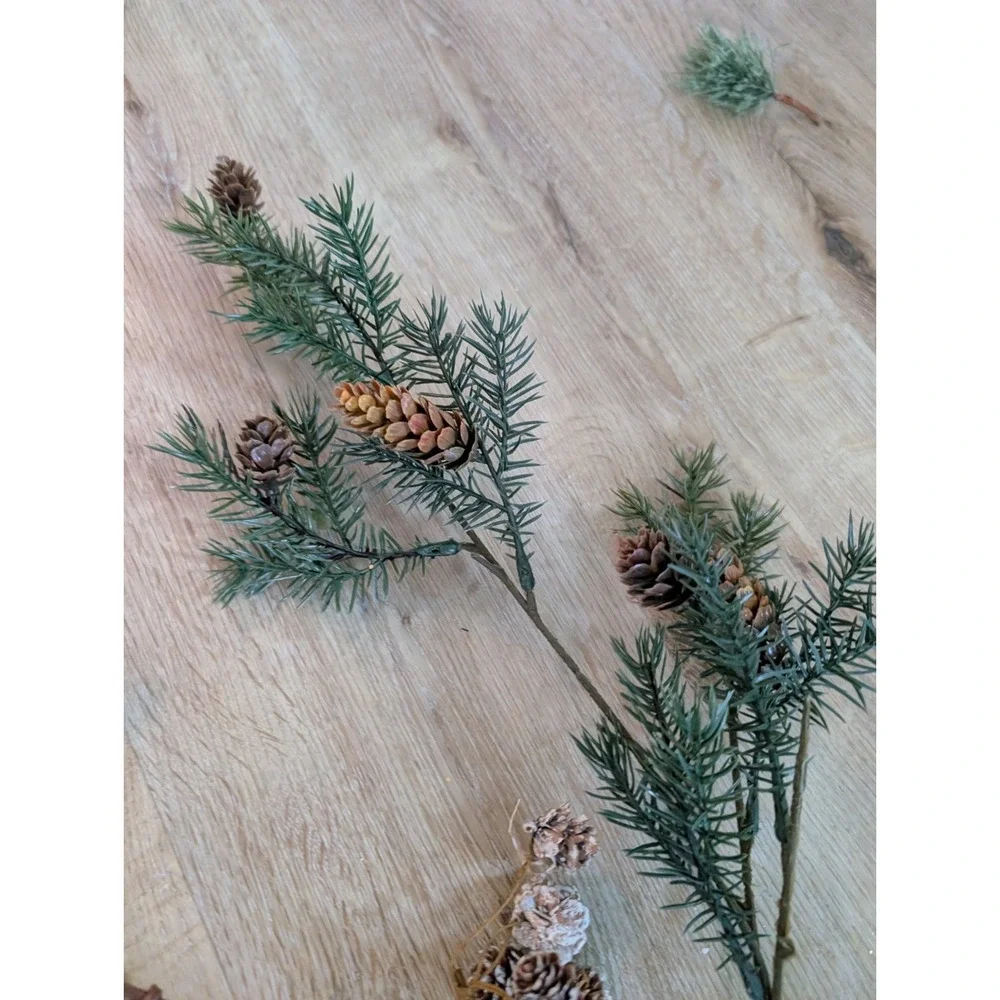 12Pcs Artificial Holly Berries Pinecones Gold Trim Rattan‎ Star